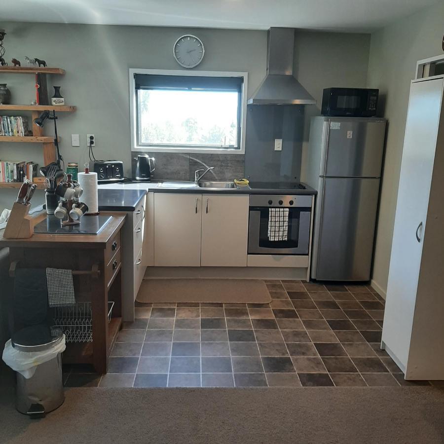 Koru Beachfront Holiday Cabins & Hot Tub Barrytown Esterno foto