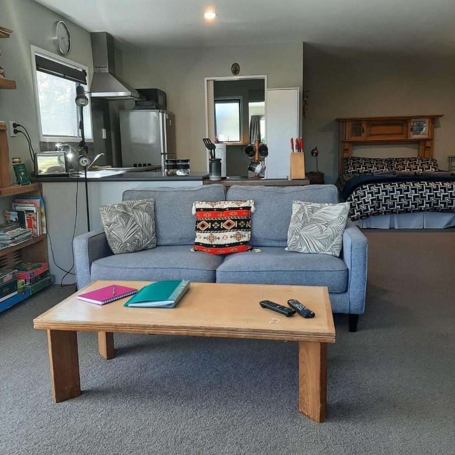 Koru Beachfront Holiday Cabins & Hot Tub Barrytown Esterno foto