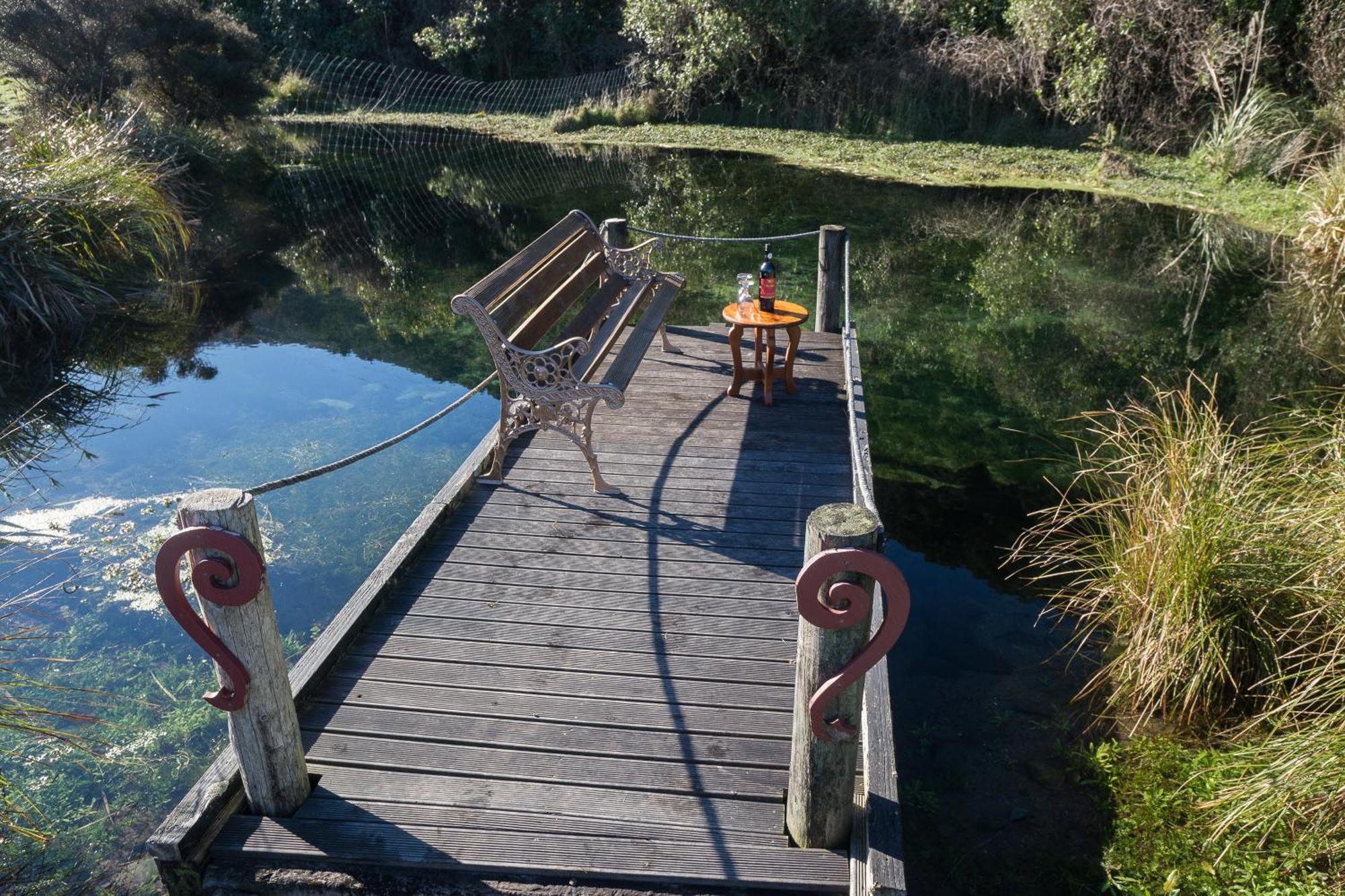 Koru Beachfront Holiday Cabins & Hot Tub Barrytown Esterno foto