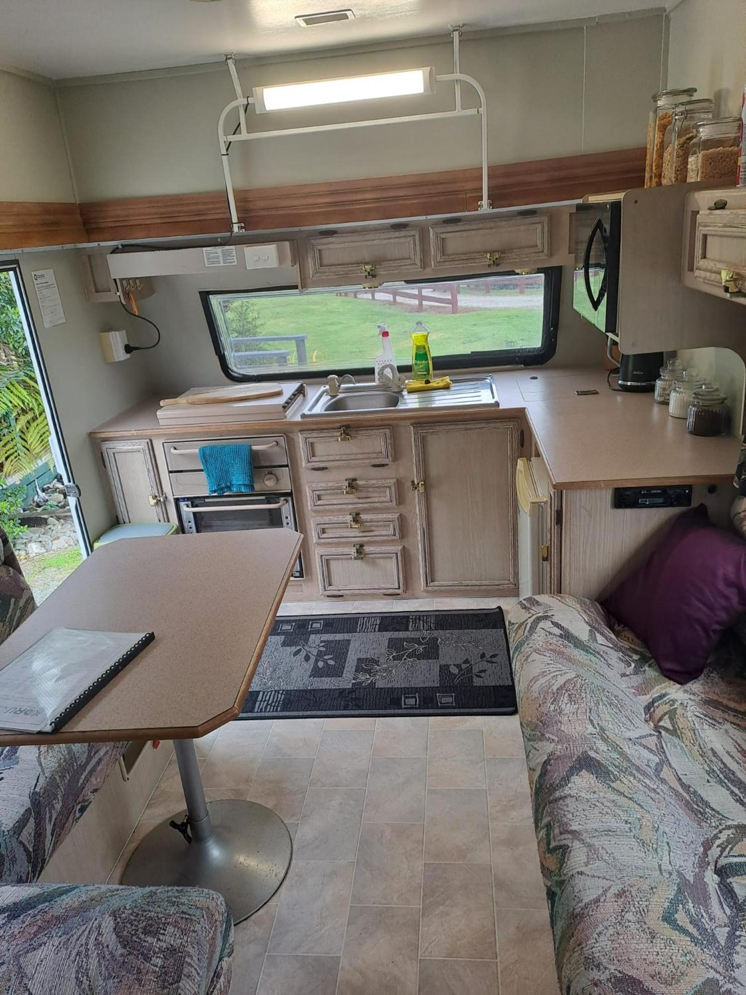 Koru Beachfront Holiday Cabins & Hot Tub Barrytown Esterno foto