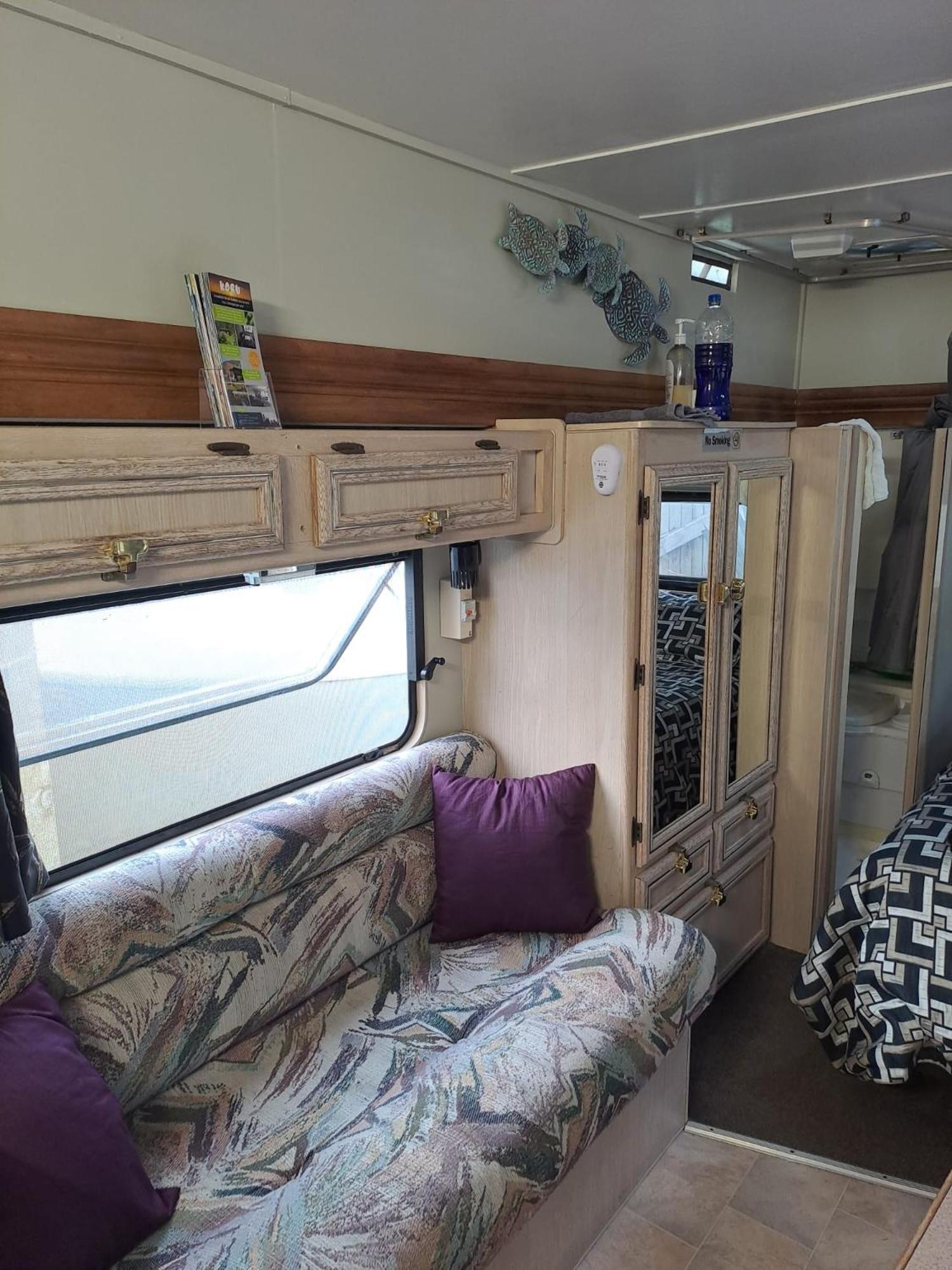 Koru Beachfront Holiday Cabins & Hot Tub Barrytown Esterno foto