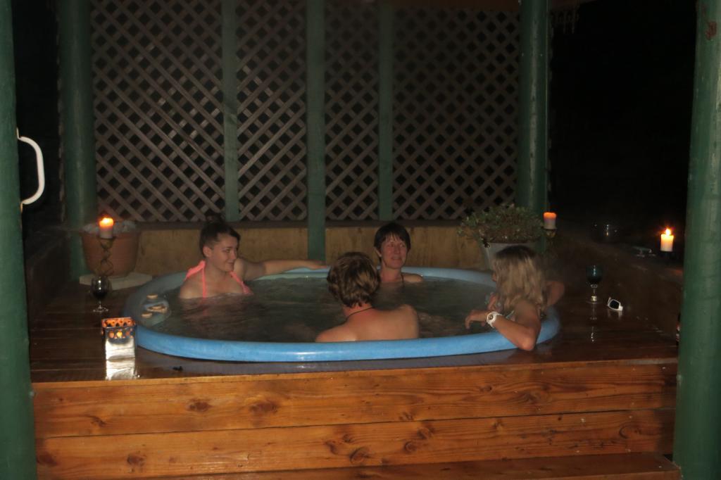 Koru Beachfront Holiday Cabins & Hot Tub Barrytown Esterno foto